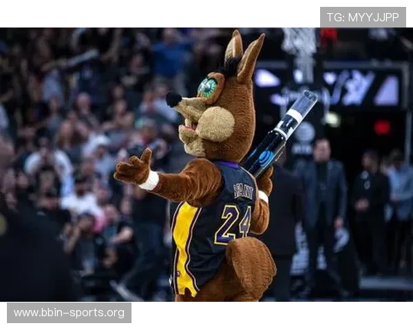 马刺与魔术吉祥物欢乐整活大对决引爆全场笑声不断趣味连连瞬间升温